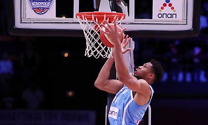 Air Giannis από νωρίς: Άρχισε τα καρφώματα ο Αντετοκούνμπο κόντρα στις Μπαχάμες!