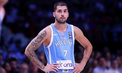 Καλή κυκλοφορία της μπάλας από την Εθνική και τρίποντα από Τολιόπουλο, Λαρεντζάκη