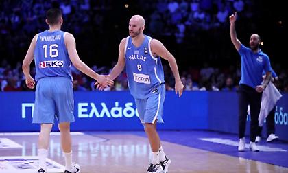 Εντυπωσιακό πρώτο ημίχρονο για την Ελλάδα: 46 πόντοι με 17 ασίστ, τρομερός Γιάννης και «μαέστρος» Καλάθης