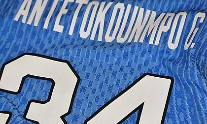 Με την εντυπωσιακή μπλε φανέλα η Εθνική ομάδα κόντρα στις Μπαχάμες