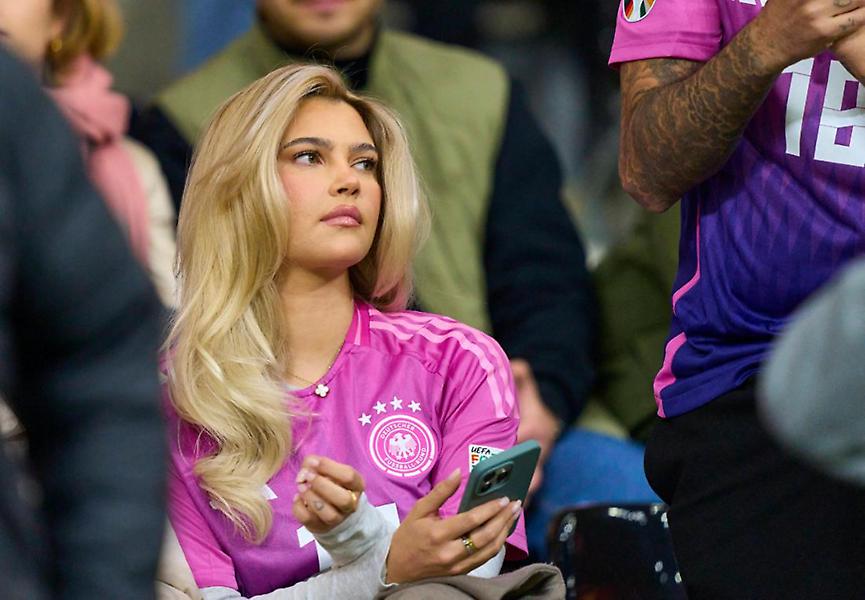 Προσέβαλε το Ντόρτμουντ και προκάλεσε σάλο η «καυτή» σύντροφος Γερμανού διεθνούς