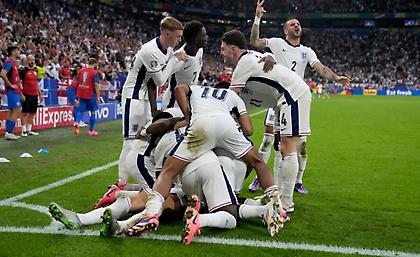 Αγγλία που δεν πάει… home, πέρασε με ψυχωμένη ανατροπή στους «8» του Euro!