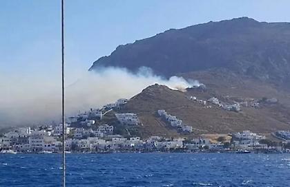 Χωρίς ενεργό μέτωπο η φωτιά στη Σέριφο μετά την ολονύχτια μάχη