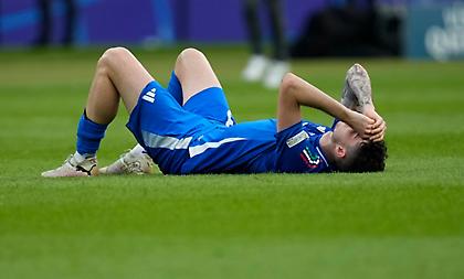 «Tutto da rifare»: H βασίλισσα Ιταλία έβγαλε το στέμμα της και το πέταξε χωρίς να... πολεμήσει