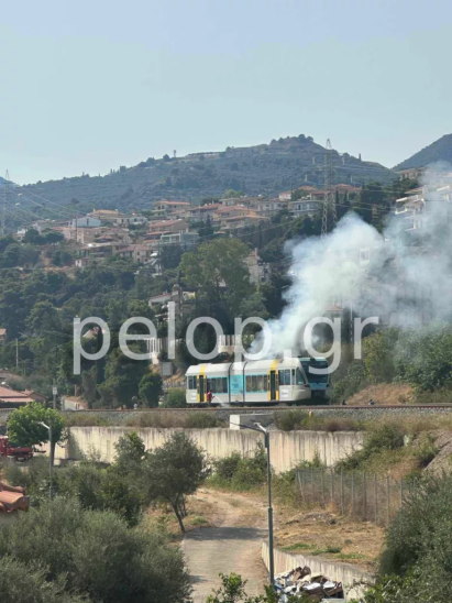 Φωτιά σε βαγόνι του προαστιακού στην Ακράτα - Δείτε φωτογραφίες