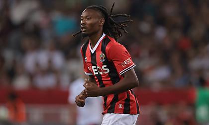 «Προβάρει» τη φανέλα της Γιουβέντους ο Κεφρέν Τουράμ