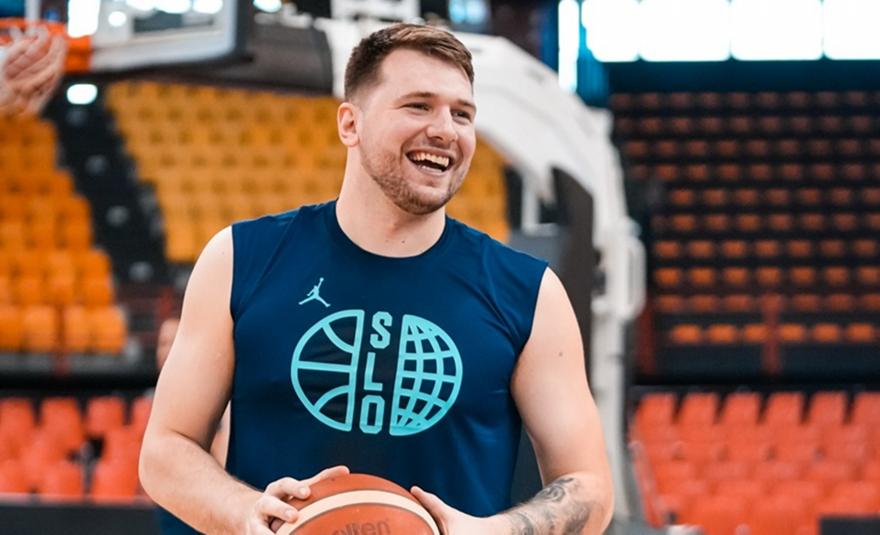 Ντόντσιτς: «Μεγάλο φαβορί η Ελλάδα, ξέρουμε τι παίκτης είναι ο Γιάννης» Ντόντσιτς: «Μεγάλο φαβορί η Ελλάδα, ξέρουμε τι παίκτης είναι ο Γιάννης»