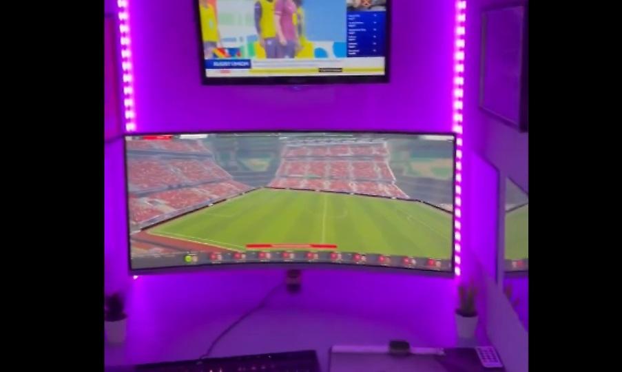 Τύπος έφτιαξε το απόλυτο γραφείο για να παίζει Football Manager