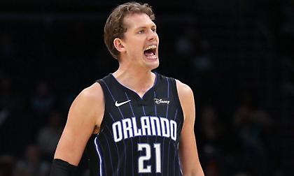 Συνεχίζει στους Μάτζικ ο Μο Βάγκνερ!