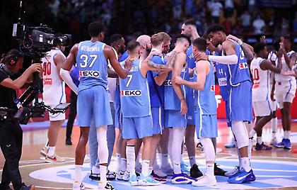 Οι πτήσεις του Γιάννη και οι καλύτερες στιγμές από την εμφατική νίκη της Εθνικής κόντρα στη Δομινικανή Δημοκρατία