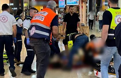 Επίθεση με μαχαίρι σε εμπορικό κέντρο στο Ισραήλ - Τουλάχιστον 2 σοβαρά τραυματίες (video)