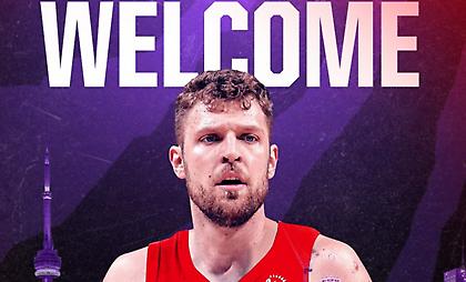 Οι Ράπτορς καλωσόρισαν τον Βεζένκοβ