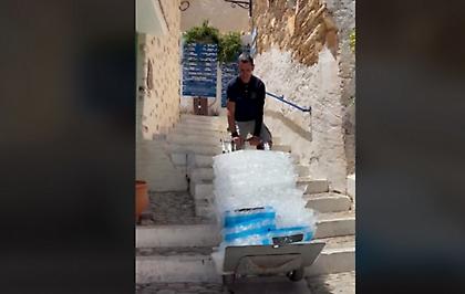 Tips by Markos: Άλλοι φορτώνουν τα δύσμοιρα τα γαϊδουράκια στα νησιά κι άλλοι κουβαλάνε με 40 βαθμούς κελσίου