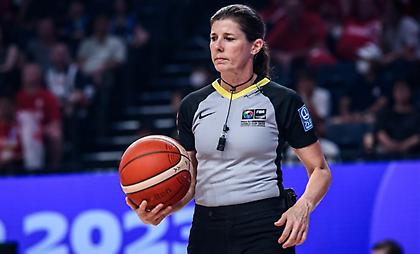 Μια γυναίκα που έγραψε ιστορία μεταξύ των διαιτητών στο Ελλάδα-Δομινικανή Δημοκρατία