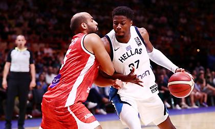 Στα αποδυτήρια ο Κώστας Αντετοκούνμπο με ενοχλήσεις στον οπίσθιο μηριαίο!