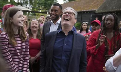 Βρετανία: Ποιος είναι ο Κιρ Στάρμερ που αναμένεται να καθίσει στην πρωθυπουργική καρέκλα