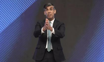 Βρετανία: Υπ’ ατμόν ο Ρίσι Σούνακ μετά τη διαφαινόμενη συντριβή των Συντηρητικών