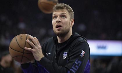 Κιθ Σμιθ: «Οι Ράπτορς δεν θέλουν να αφήσουν ελεύθερο τον Βεζένκοφ»