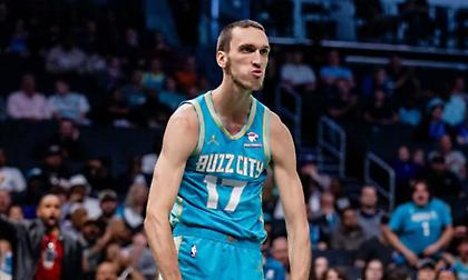 Ελεύθερος από τους Χόρνετς ο Ποκουσέφσκι