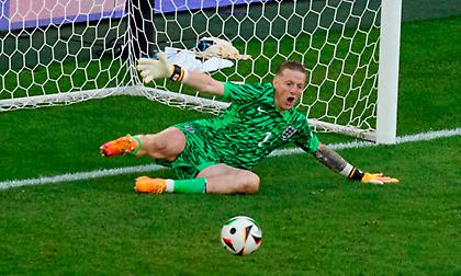 Το... σκονάκι στο παγούρι του Πίκφορντ για τα πέναλτι: «Στον Ακάντζι, πέσε αριστερά»