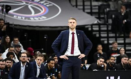 Αφήνει την Παρί για τους Γκρίζλις ο Ιισάλο!