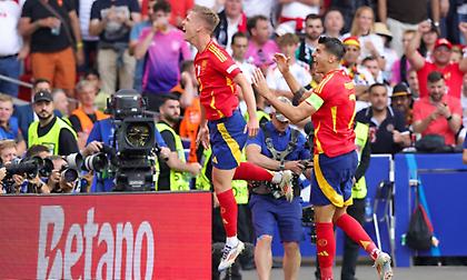 Euro 2024: Το απίθανο παιχνίδι της μοίρας στο γκολ του Μερίνο (video)