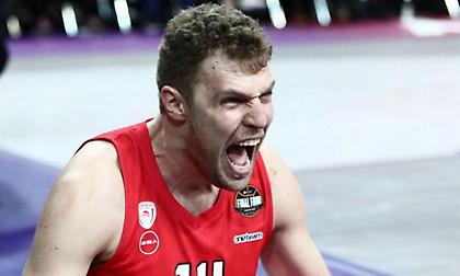 Ζέρβας: «Καμία ανησυχία για Βεζένκοφ στον Ολυμπιακό, αργά ή γρήγορα θα γίνει»