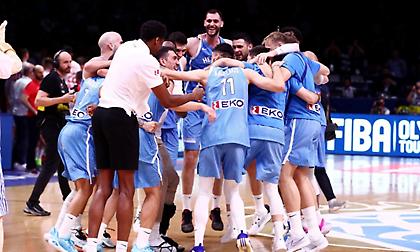 Το πάρτι των παικτών της Εθνικής και η αποθέωση από τον κόσμο για την πρόκριση!