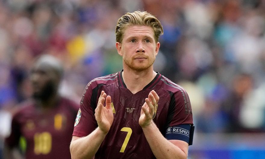 Ντε Μπρόινε: «Αν είναι να λύσω το πρόβλημα και των δισέγγονών μου, το συζητάμε…»