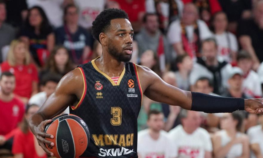 Μακάμπι Τελ Αβίβ: Μεγάλο ενδιαφέρον για Λόιντ - Περιμένει την απόφαση της Μονακό