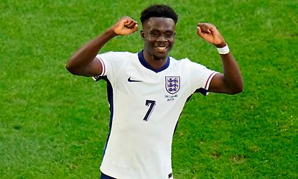 Ο Σάκα εξιλεώθηκε και η Αγγλία είναι ολοζώντανη