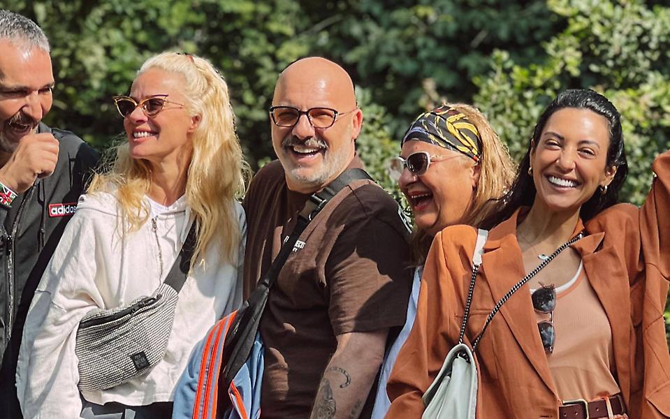 Μακρυπούλια, Σαμαρά, Μουτσινάς,Κωνσταντινίδου,Δέδες: Βρήκαμε που μένει η παρέα στην Κένυα