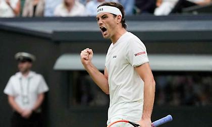 Παγίδευσε τον Ζβέρεφ και πήρε τεράστια πρόκριση ο Φριτς στο Wimbledon - Πέρασαν Ντε Μινόρ και Μουσέτι