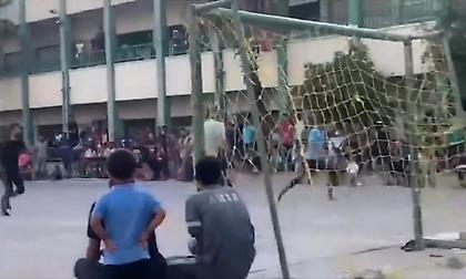 Το Ισραήλ βομβάρδισε σχολείο στη Γάζα την ώρα που πρόσφυγες έπαιζαν ποδόσφαιρο - Τουλάχιστον 29 οι νεκροί!