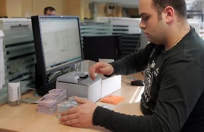 Καταγγελία: Δεν ξέρουν να μας πουν αν θα αλλάξουμε πάλι τις ταυτότητες για τον προσωπικό μοναδικό αριθμό