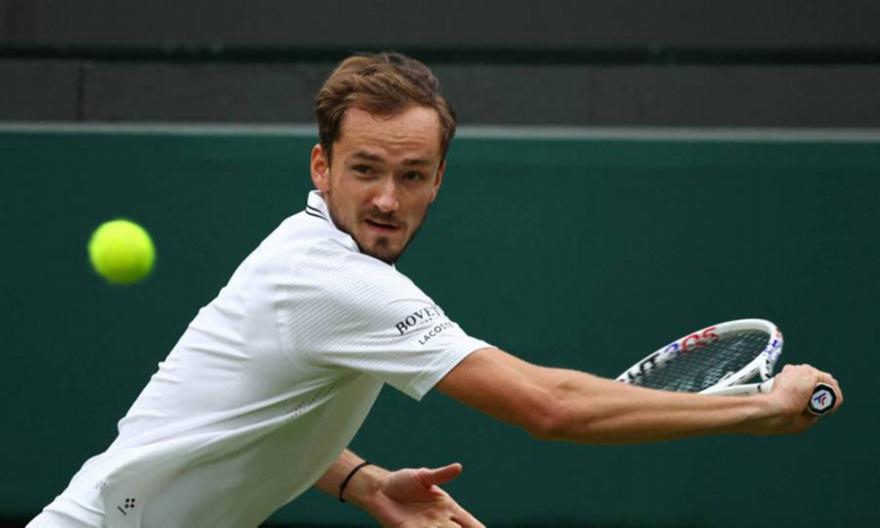 Μεντβέντεφ: Έβρισε την Ελληνίδα διαιτήτρια Εύα Ασδεράκη