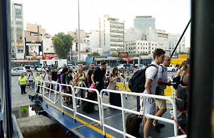 Αίγινα: Ξάφρισαν σπίτι και τους «τσάκωσαν» ενώ επιβάζονταν στο πλοίο για Πειραιά