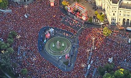 Πανζουρλισμός στην πλατεία Θιμπέλες για την πρωταθλήτρια Ευρώπης Ισπανία!