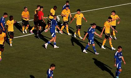 Μαινόμενος Ποντένσε, γρονθοκόπησε αντίπαλο σε φιλικό της Γουλβς, λόγω ρατσιστικής επίθεσης σε Κορεάτη συμπαίκτη του!