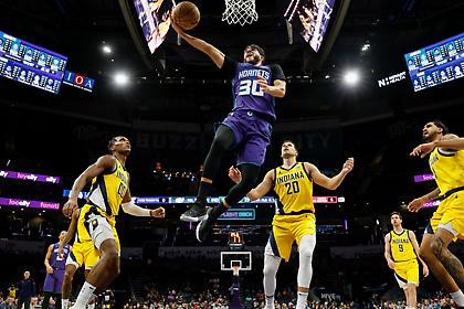 Ανανέωσε με Χόρνετς ο Σεθ Κάρι