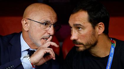 Ένας «Έλληνας», πίσω από τον Ντε λα Φουέντε: Ποιος ήταν ο... δικός μας, αφανής ήρωας της Ισπανίας, στο EURO 2024