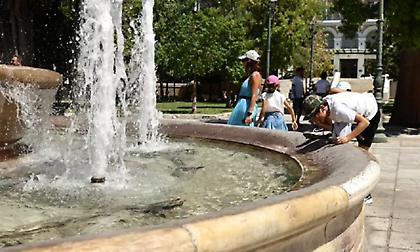 Καιρός: Στο «κόκκινο» ο υδράργυρος, έως 43 βαθμούς η θερμοκρασία - Άνεμοι 7 μποφόρ στο Αιγαίο