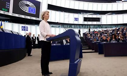 Η Ούρσουλα Φον ντερ Λάιεν ξανά πρόεδρος της Κομισιόν, με 401 ψήφους υπέρ