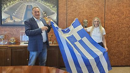 Πήρε την ελληνική σημαία ενόψει της Τελετής Έναρξης των Ολυμπιακών Αγώνων η Ντρισμπιώτη