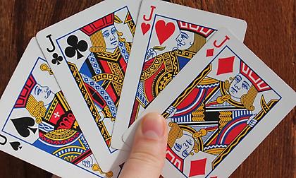 Άγριο ξύλο στο καζίνο Λουτρακίου: Πελάτες πιάστηκαν στα χέρια!