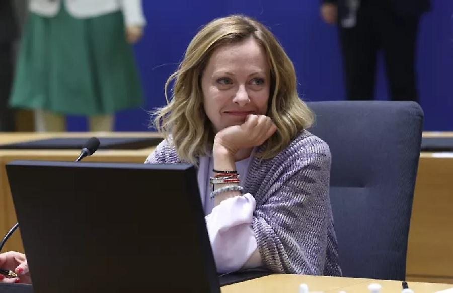 Ιταλίδα δημοσιογράφος καλείται να πληρώσει 5.000 ευρώ στην Τζόρτζια Μελόνι επειδή την είπε «κοντή»!