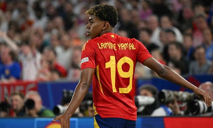 Στην Ελλάδα για διακοπές το παιδί-θαύμα του Euro, Λαμίν Γιαμάλ Στην Ελλάδα για διακοπές το παιδί-θαύμα του Euro, Λαμίν Γιαμάλ