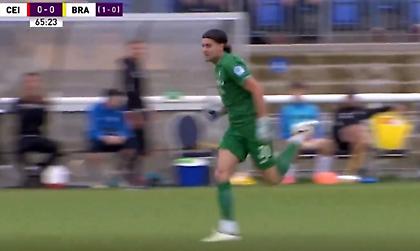 Εδώ είναι μια στιγμή παραφροσύνης: Τερματοφύλακας έφτασε μέχρι την αντίπαλη περιοχή και σούταρε!