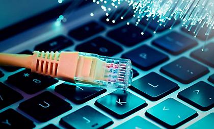 «Έπεσαν» παγκοσμίως τα συστήματα σε τράπεζες, αεροπορικές και μέσα ενημέρωσης λόγω προβλήματος με τη Microsoft