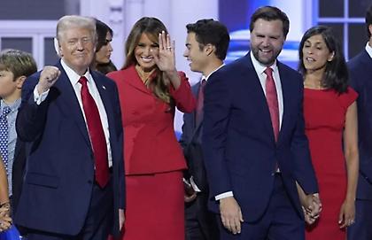 Τραμπ: Υποσχέθηκε να κλείσει τα σύνορα και «απίστευτη νίκη» - Ο επίδεσμος στο αυτί